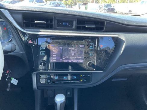 Used 2018 Toyota Corolla SE FWD image 23