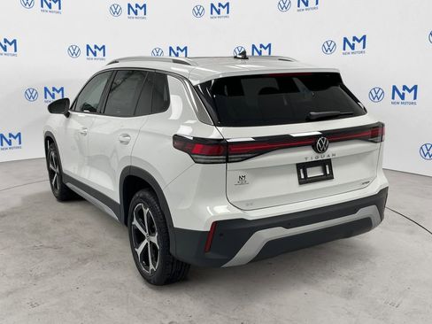 New 2025 Volkswagen Tiguan SE image 3