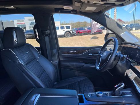 Used 2024 Cadillac Escalade Premium Luxury Platinum image 21