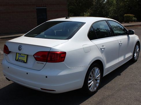 Used 2013 Volkswagen Jetta SEL FWD image 4