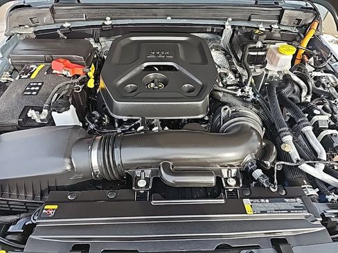 Certified 2025 Jeep Wrangler Unlimited Sahara image 33