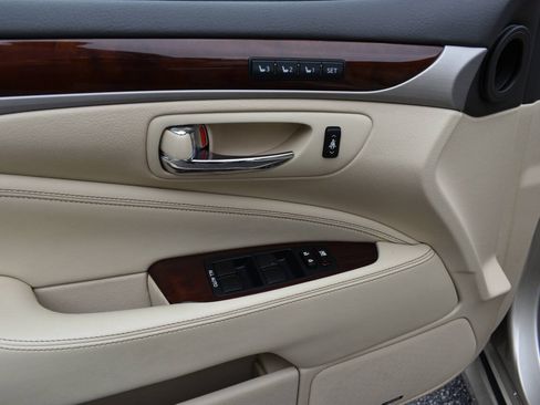 Used 2014 Lexus LS 460 AWD w/ Comfort Package image 19