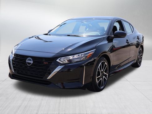 Used 2024 Nissan Sentra SR FWD image 3