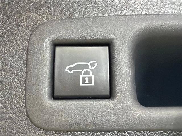 Used 2025 Toyota Sienna XLE w/ XLE Plus Package FWD image 19