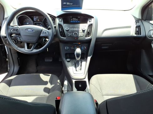 Used 2018 Ford Focus SE w/ Cold Weather Package FWD image 14