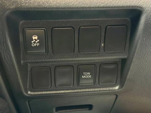 Used 2015 Nissan Pathfinder SV AWD/4WD image 18