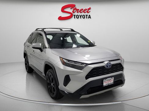 Certified 2022 Toyota RAV4 SE w/ Convenience Package AWD/4WD image 5