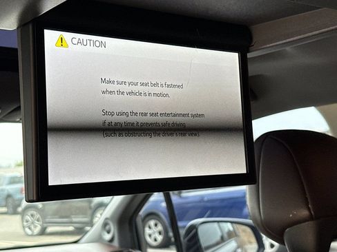 Used 2023 Toyota Sienna Platinum FWD image 19
