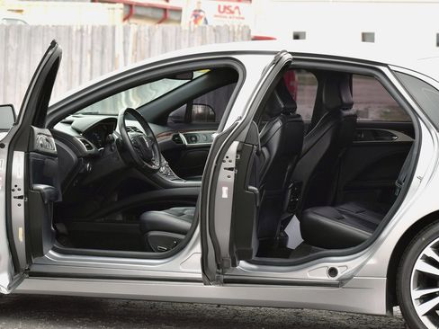 Used 2020 Lincoln MKZ Reserve w/ Elements Package image 5