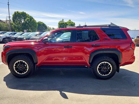 Used 2025 Toyota 4Runner TRD Off-Road Premium AWD/4WD image 4