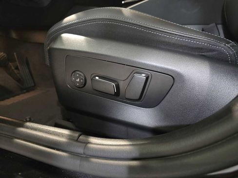 Used 2025 BMW i5 xDrive40 w/ Premium Package image 23