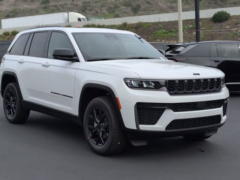 New 2026 Jeep Grand Cherokee Altitude image 3