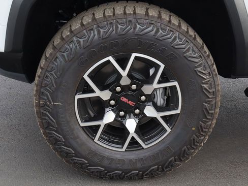 New 2026 GMC Canyon AT4X w/ LPO, Black Badging Package image 19