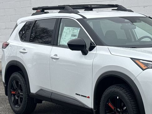 New 2025 Nissan Rogue SV image 4