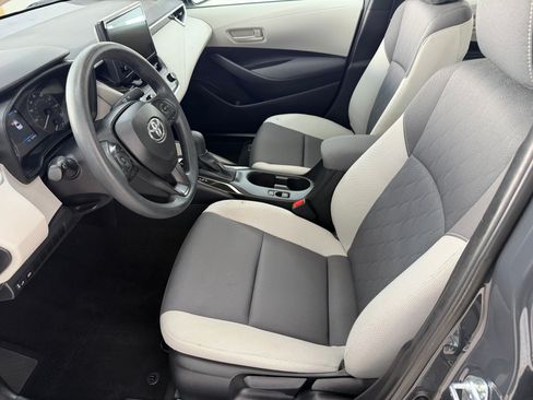 Used 2025 Toyota Corolla LE FWD image 5