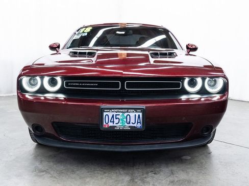 Used 2018 Dodge Challenger SXT RWD image 2