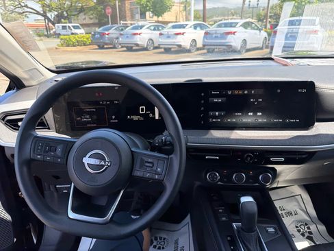 Used 2025 Nissan Kicks SV AWD/4WD image 8