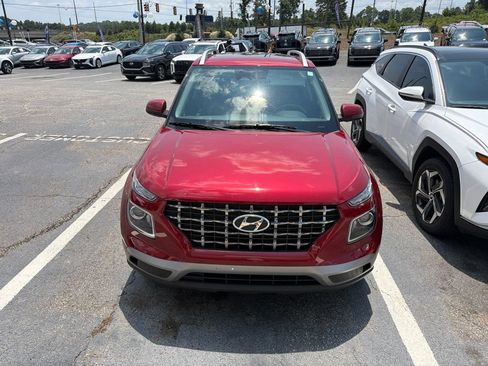 Used 2024 Hyundai Venue SEL FWD image 1