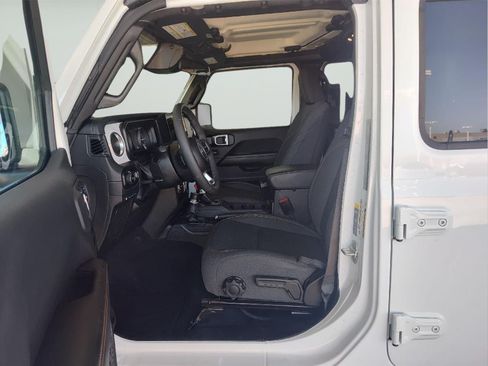 Used 2025 Jeep Wrangler Unlimited Sahara AWD/4WD image 10