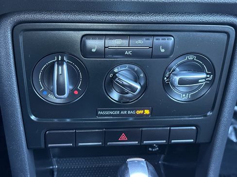 Used 2013 Volkswagen Beetle 2.5 image 19