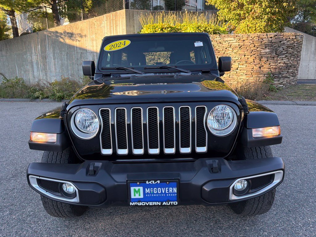 Used 2021 Jeep Wrangler Unlimited Sahara w/ Cold Weather Group AWD/4WD image 9
