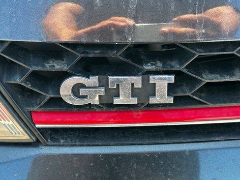 Used 2015 Volkswagen GTI SE FWD image 22
