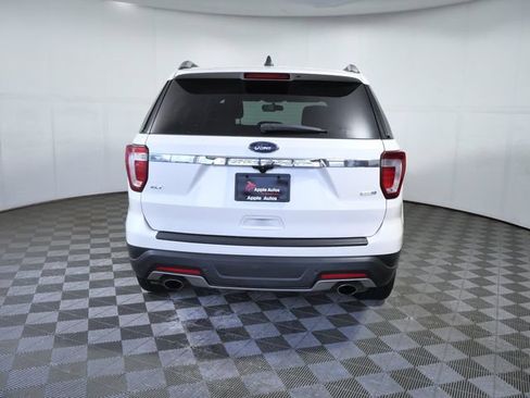 Used 2018 Ford Explorer XLT AWD/4WD image 7