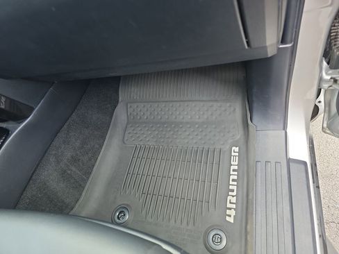 Used 2021 Toyota 4Runner TRD Off-Road Premium w/ Moonroof Package AWD/4WD image 18