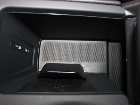 New 2026 Volkswagen Tiguan SE R-Line FWD image 24