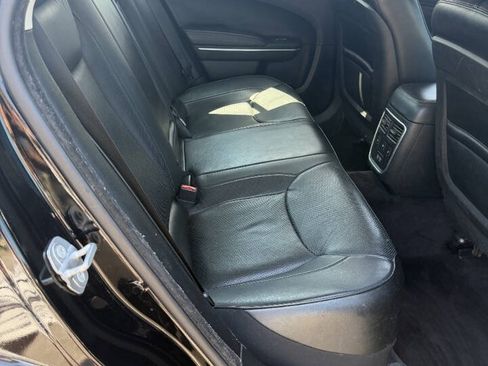 Used 2017 Chrysler 300 C RWD image 19