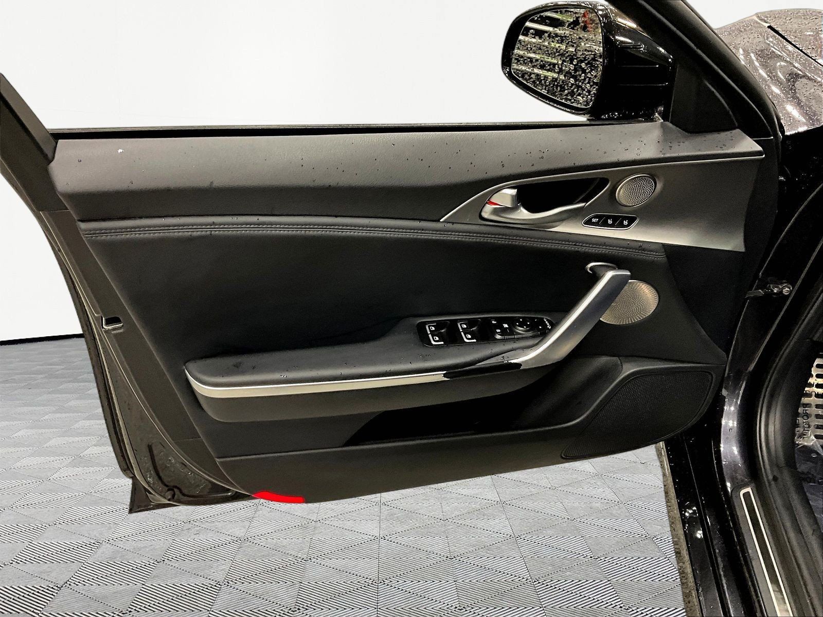 Used 2018 Kia Stinger GT1 AWD/4WD image 20