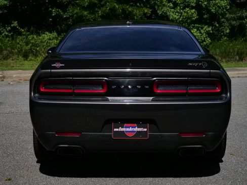 Used 2018 Dodge Challenger SRT Hellcat RWD image 18