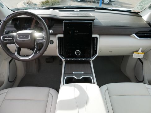 Certified 2025 GMC Acadia Denali w/ Super Cruise Package image 10