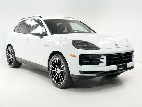 Certified 2026 Porsche Cayenne E-Hybrid AWD/4WD image 12