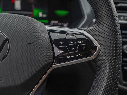 Used 2024 Volkswagen Tiguan SE R-Line image 12