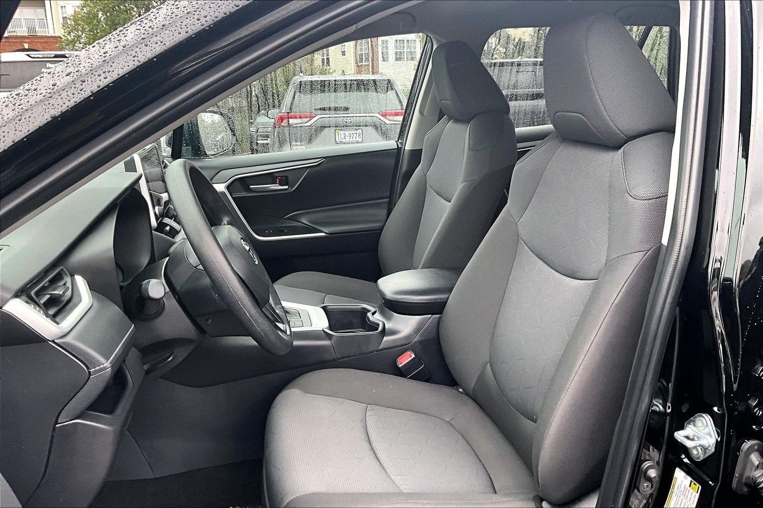 Used 2025 Toyota RAV4 XLE AWD/4WD image 23