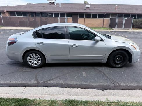 Used 2010 Nissan Altima 2.5 S FWD image 5