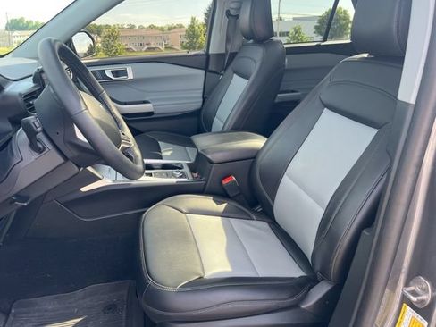 Used 2023 Ford Explorer XLT w/ Equipment Group 202A AWD/4WD image 21