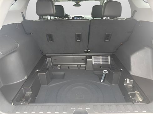 Used 2024 GMC Terrain SLT image 29