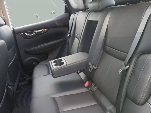 Used 2022 Nissan Rogue Sport SL w/ Premium Package image 26