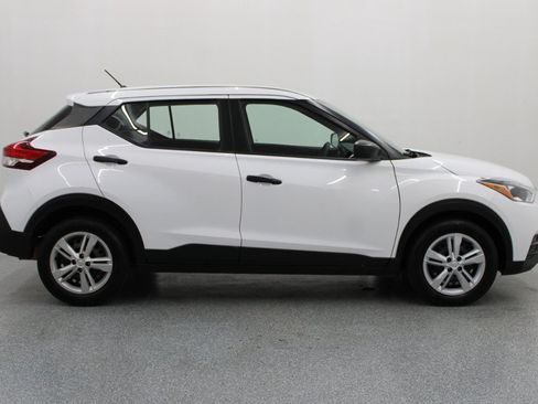 Used 2020 Nissan Kicks S FWD image 2