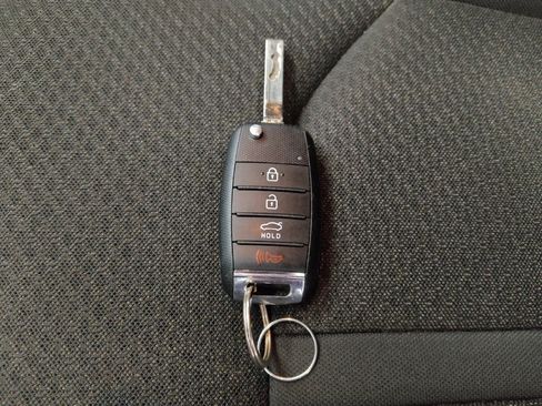 Used 2017 Kia Optima LX FWD image 32