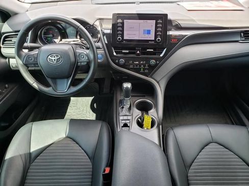 Used 2022 Toyota Camry SE w/ Convenience Package FWD image 13