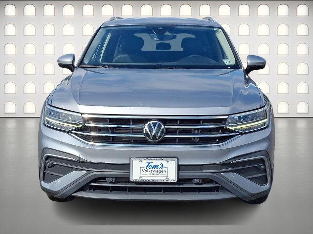 Used 2024 Volkswagen Tiguan SE AWD/4WD image 2