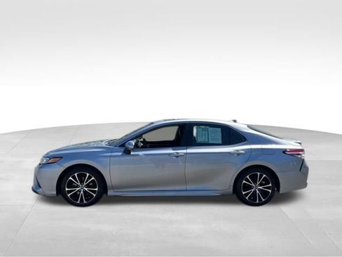 Used 2020 Toyota Camry SE w/ Audio Package FWD image 3