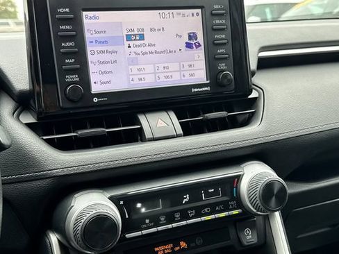 Used 2021 Toyota RAV4 LE AWD/4WD image 30