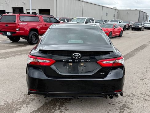 Used 2018 Toyota Camry SE w/ Convenience Package FWD image 19