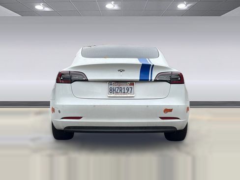 Used 2018 Tesla Model 3 Mid Range image 5