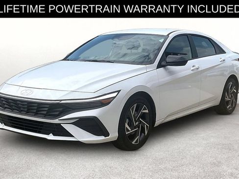 Used 2025 Hyundai Elantra SEL FWD image 9