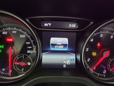 Used 2020 Mercedes-Benz GLA 250 4MATIC image 11